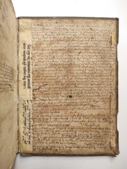 Vorderer Spiegel mit umfangreichen zeitgenössischen handschriftlichen Einträgen in einem humanistischen Arbeitsexemplar von Reuchlins De rudimentis hebraicis